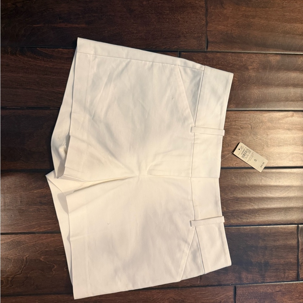 Ann Taylor sz 6 NWT signature shorts white